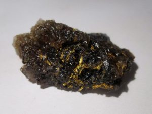 Or dans quartz morion, mine de La Gardette en Oisans, Isère.