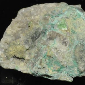 Bayldonite et olivénite de la mine de Voltennes à La Petite-Verrière (Morvan).