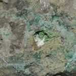 Bayldonite et olivénite de la mine de Voltennes à La Petite-Verrière (Morvan).