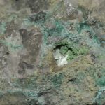 Bayldonite et olivénite de la mine de Voltennes à La Petite-Verrière (Morvan).
