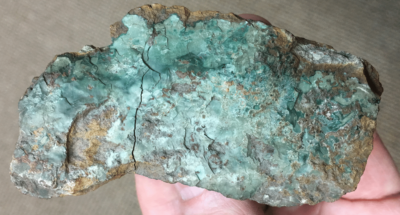 Chrysocolle de la mine de La Pacaudière, Le Crozet, Loire.