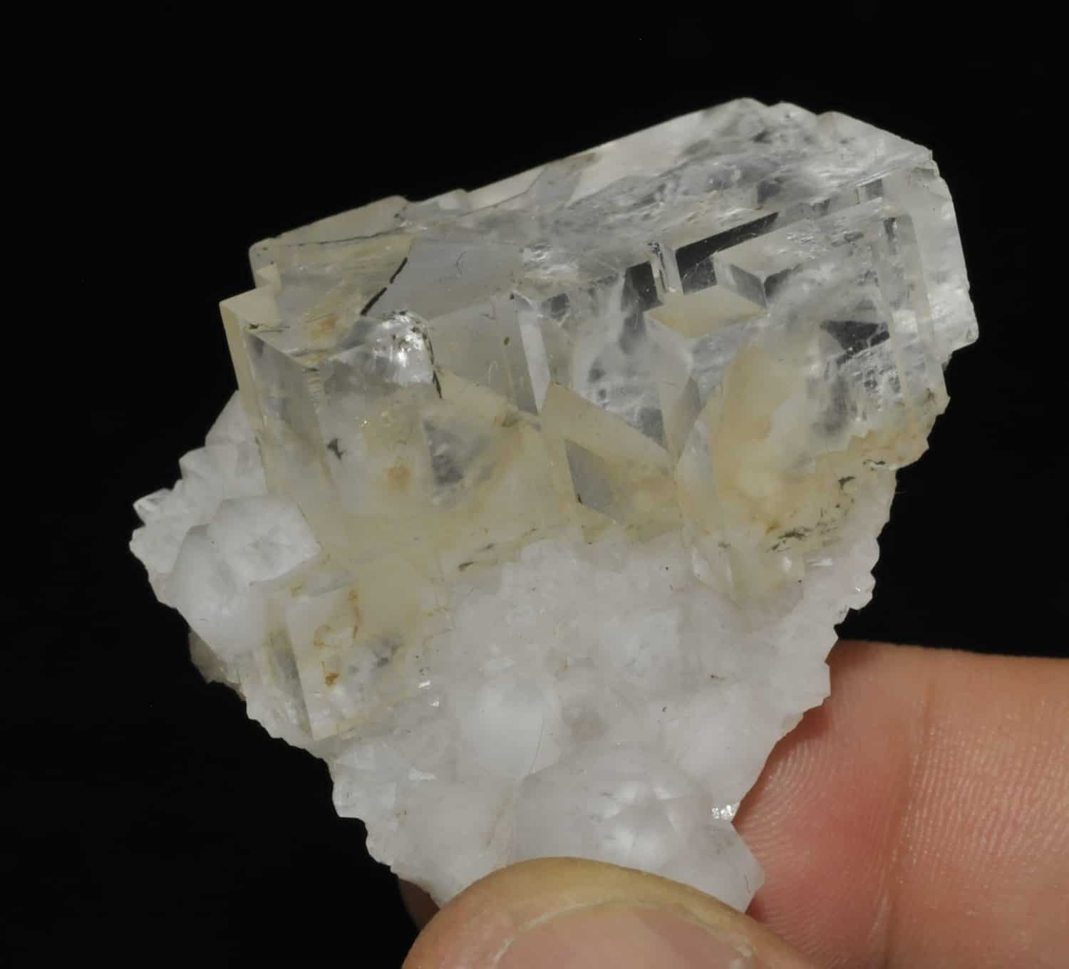 Fluorite blanche de la mine de Montroc (Tarn).