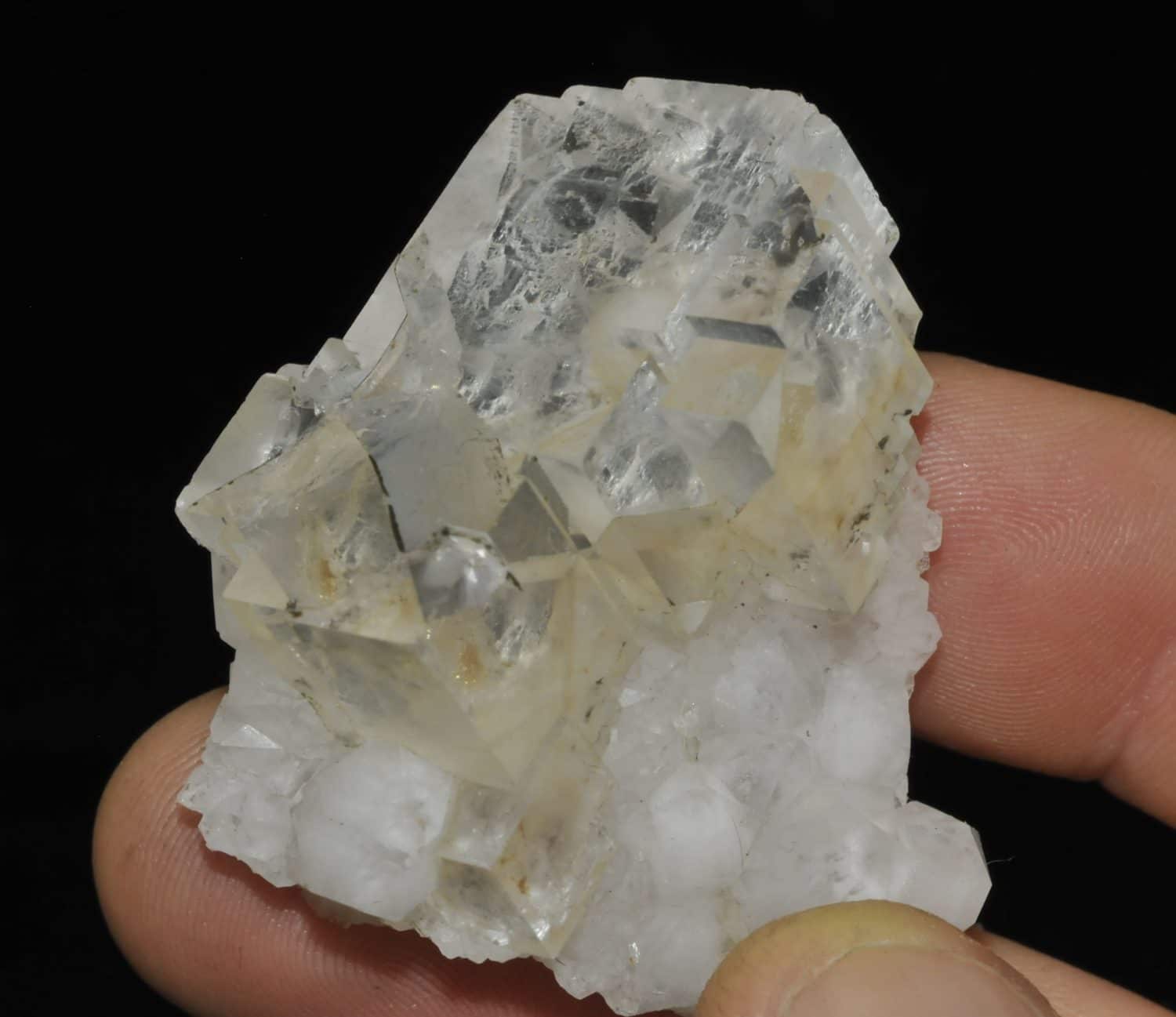 Fluorite blanche de la mine de Montroc (Tarn).
