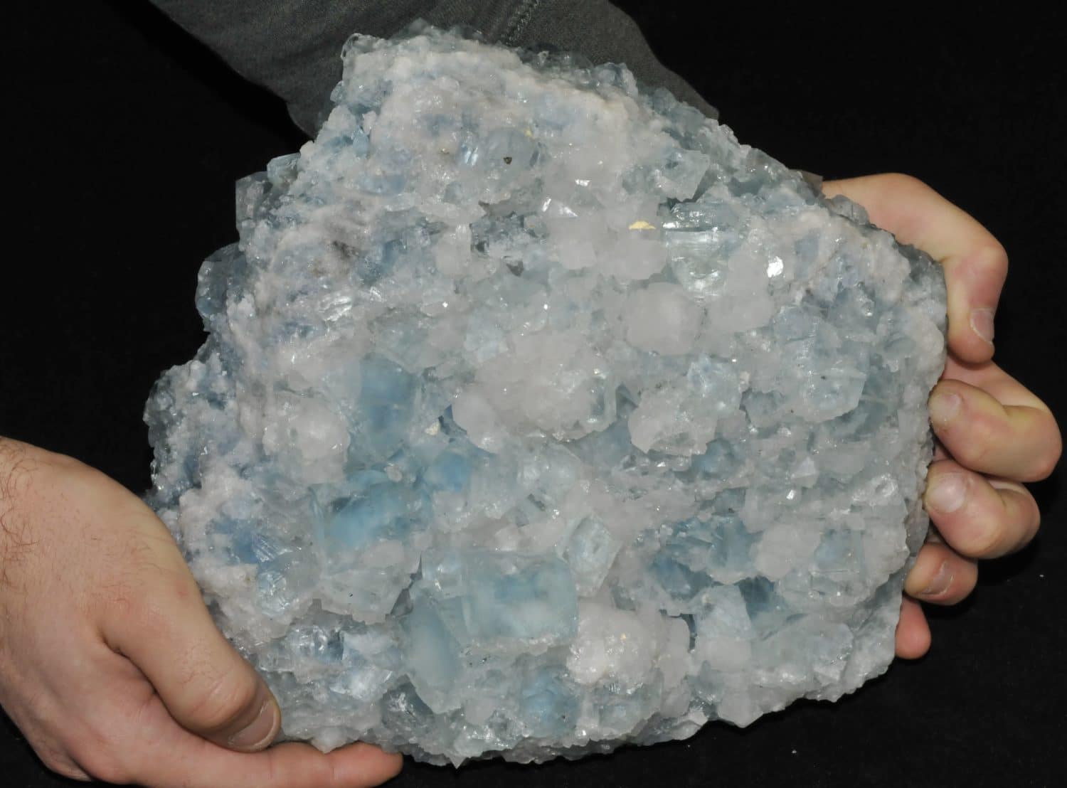 Cristaux de fluorite bleue de la mine du Burc au Burg (Tarn).