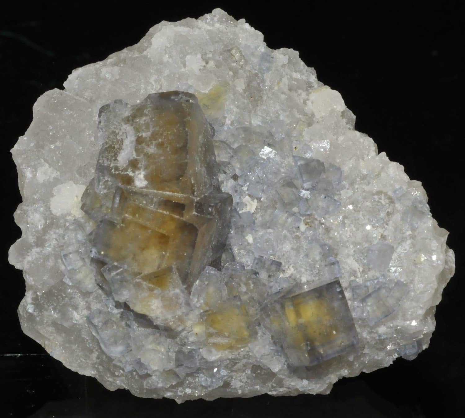 Fluorite en cristaux avec fantômes de la mine du Burc (Burg - Tarn).
