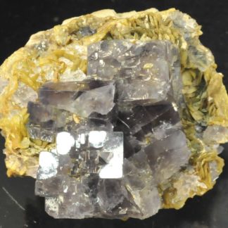 Cristaux de fluorite sur sidérite de Peyrebrune (Tarn).