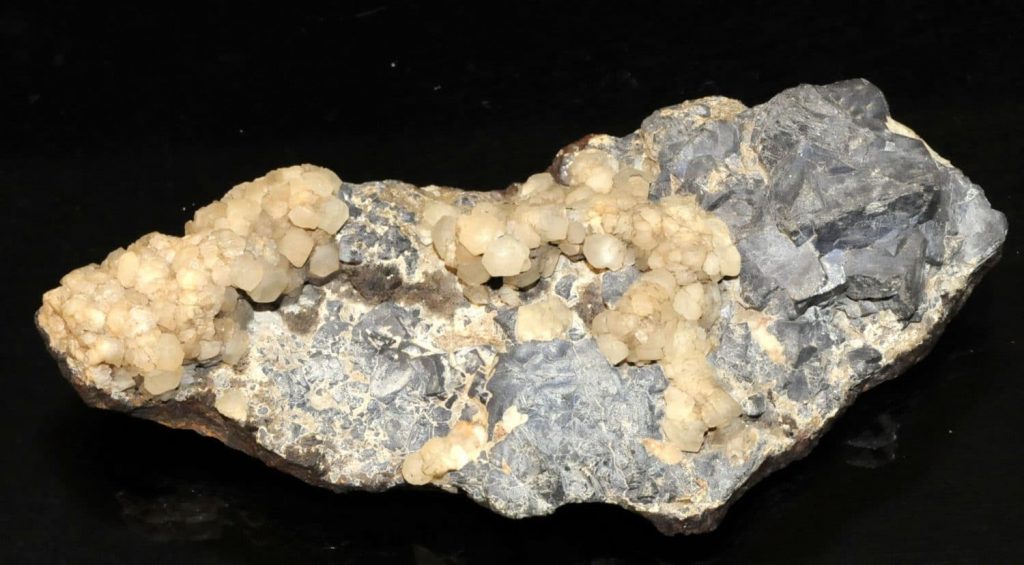 Galène et calcite de Sainte-Marie-aux-Mines (Haut-Rhin).