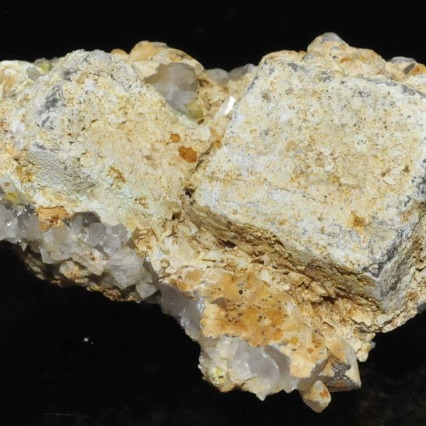 Lead Hydroxyapatite sur galène avec quartz et pyromorphite de l'Argentolle (Saône et Loire).