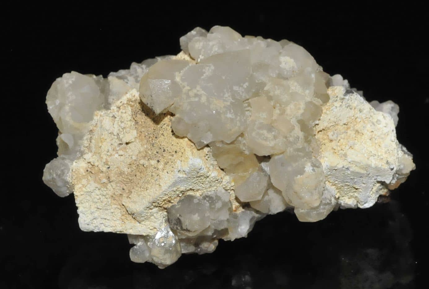 Lead hydroxyapatite sur galène avec quartz de l'Argentolle (Saône et Loire).