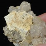 Lead hydroxyapatite sur galène avec quartz de l'Argentolle (Morvan).