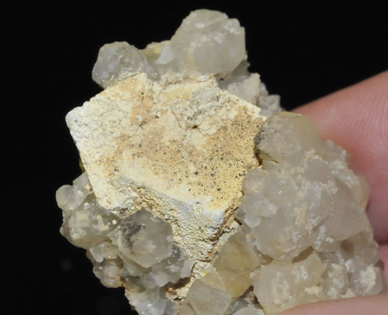 Lead hydroxyapatite sur galène avec quartz de l'Argentolle (Morvan).