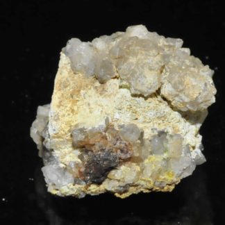 Galène avec quartz, pyromorphite et Lead hydroxyapatite de l'Argentolle (Petit spécimen sympathique de Lead hydroxyapatite sur cristaux galène et avec cristaux de quartz, la galène présente un peu de pyromorphite. Des minéraux de la carrière du Rocher du Bœuf à l’Argentolle dans le Morvan (Saône-et-Loire).