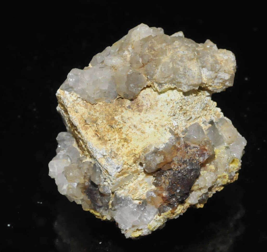 Galène avec quartz, pyromorphite et Lead hydroxyapatite de l'Argentolle (Saône et Loire).