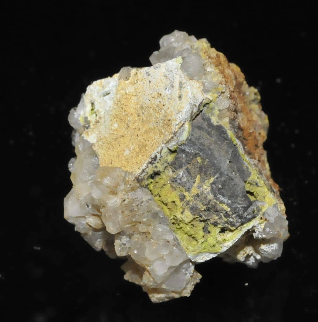 Galène avec quartz, pyromorphite et Lead hydroxyapatite de l'Argentolle (Saône et Loire).