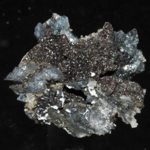 Molybdofornacite, scorodite et quartz, Tsumeb, Namibie.