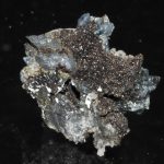 Molybdofornacite, scorodite et quartz, Tsumeb, Namibie.