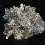Molybdofornacite, scorodite et quartz, Tsumeb, Namibie.