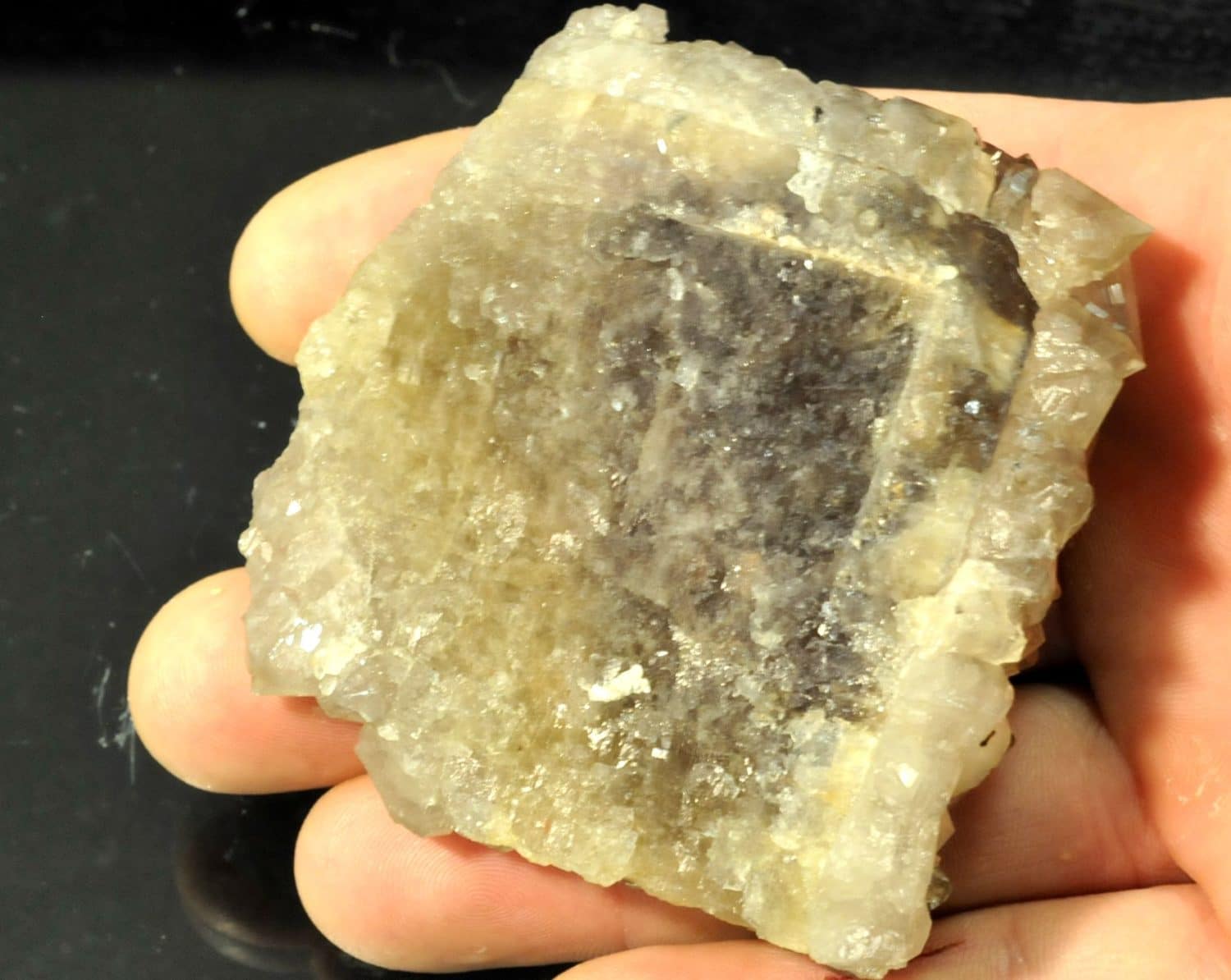 Quartz sur fluorite de la mine de Maxonchamp (Vosges).