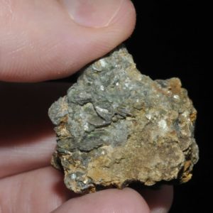 Mica fuschite de l'île de Groix en Bretagne (ex Deyrolle).