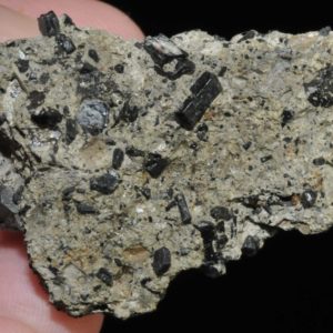 Augite pyroxène d'Italie (ex Deyrolle).