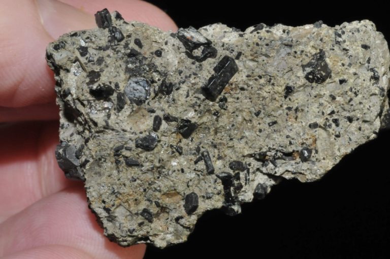 Augite pyroxène d'Italie (ex Deyrolle)