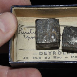 Pyrite pseudomorphose en limonite des Pyrénées (ex Deyrolle).
