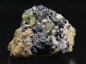 Sphalérite verte (blende) avec quartz et sidérite d'Allevard (Isère).