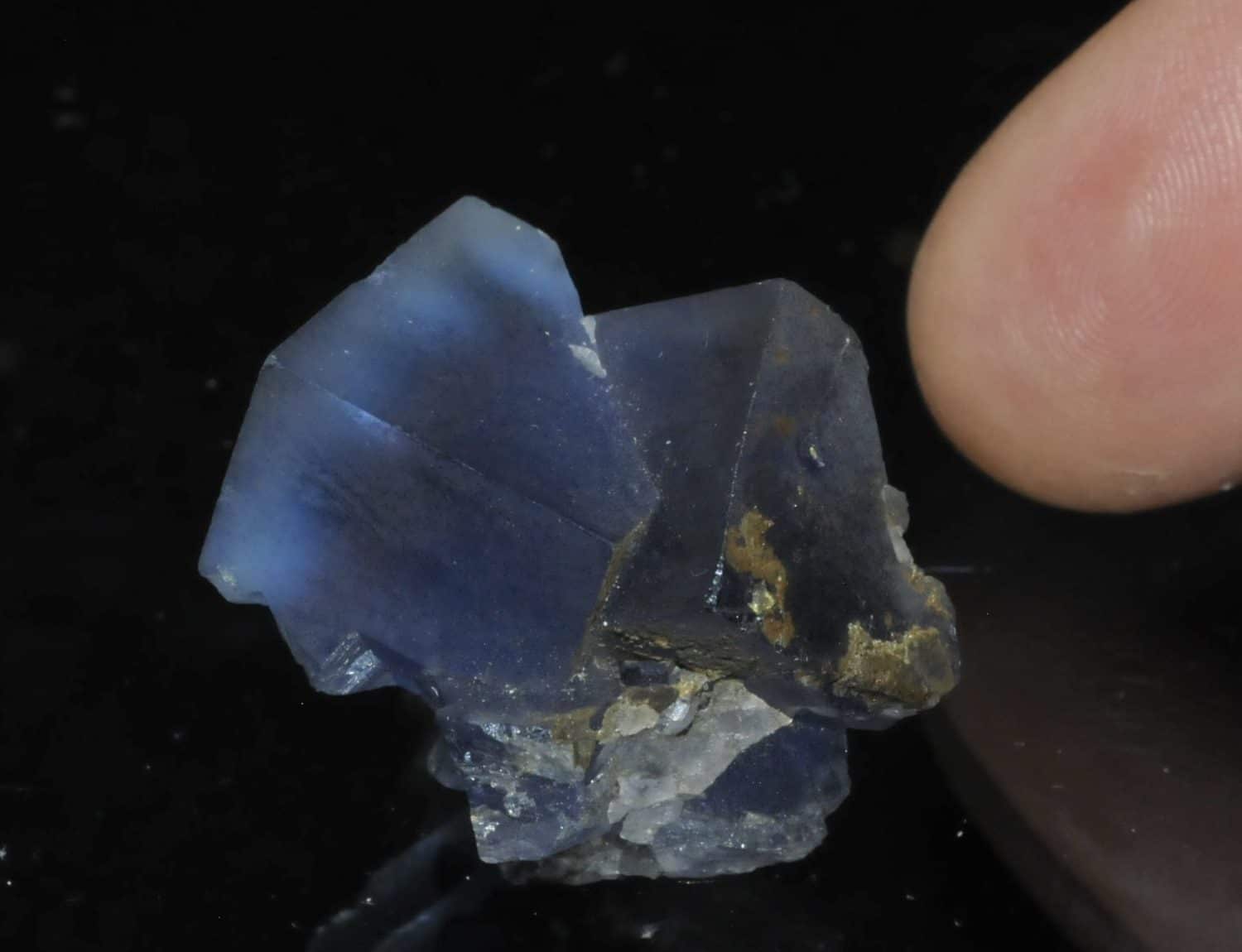 Fluorine bleue de la mine de Mont-Roc (Tarn).