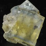 Fluorite à enveloppe bleue et à coeur jaune (mine du Burc).