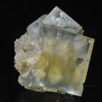 Fluorite à enveloppe bleue et à coeur jaune (mine du Burc).