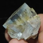 Fluorite à enveloppe bleue et à coeur jaune (mine du Burc).