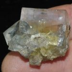 Fluorite à enveloppe bleue et à coeur jaune (mine du Burc).