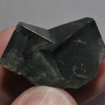 Fluorine verte (villiaumite) du Puy de Dôme.