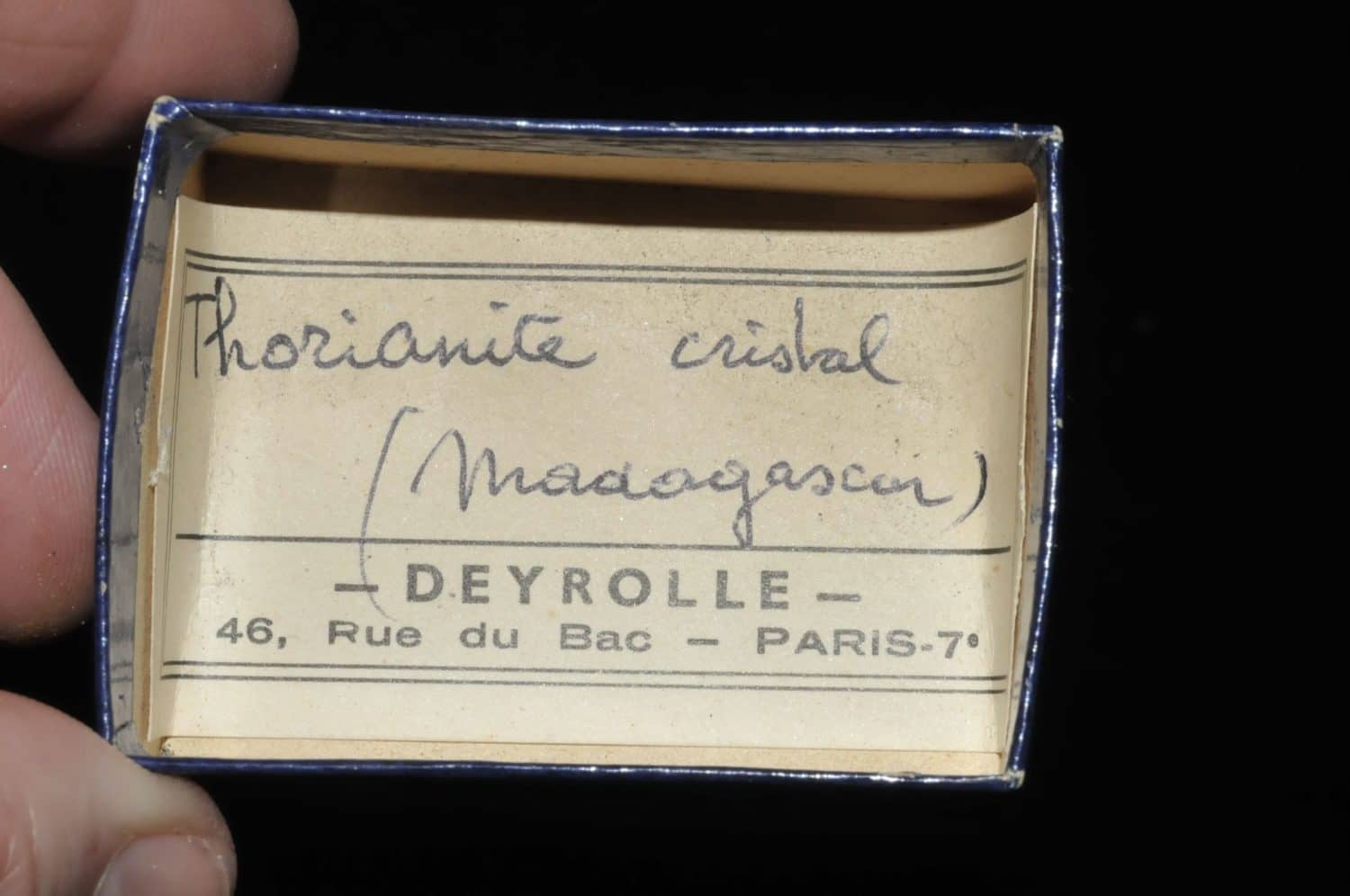 Thorianite de Madagascar (uranifère, ex Deyrolle).