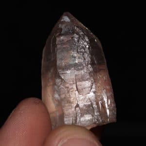 Cristal de quartz fumé associé à de la dravite, Massif de la Lauzière, Savoie