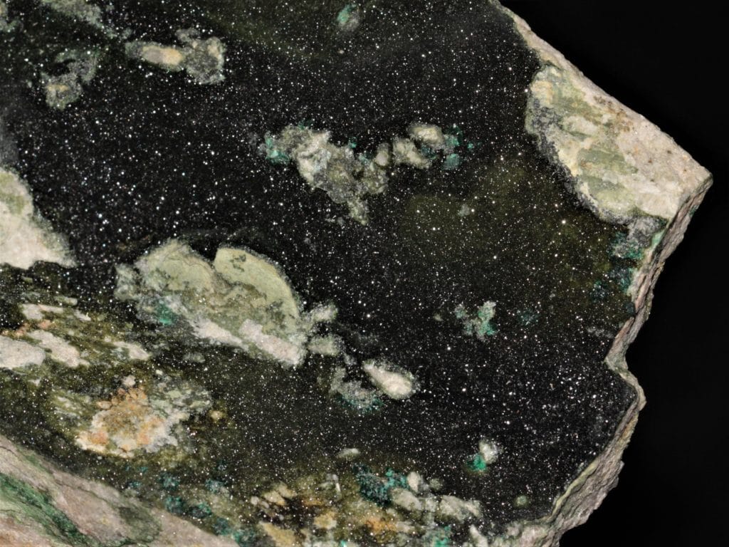 Olivénite et malachite de la mine de la Garonne, au Pradet dans le Var