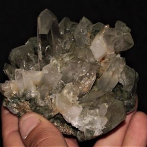 Groupe de quartz hyalin et chloriteux du Grand Chatelard en Maurienne (Savoie)