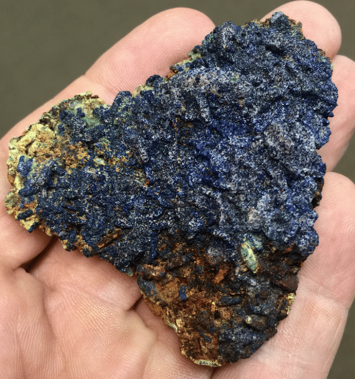 Bournonite, azurite, smithsonite et bindheimite, Usclas-du-Bosc, Hérault.