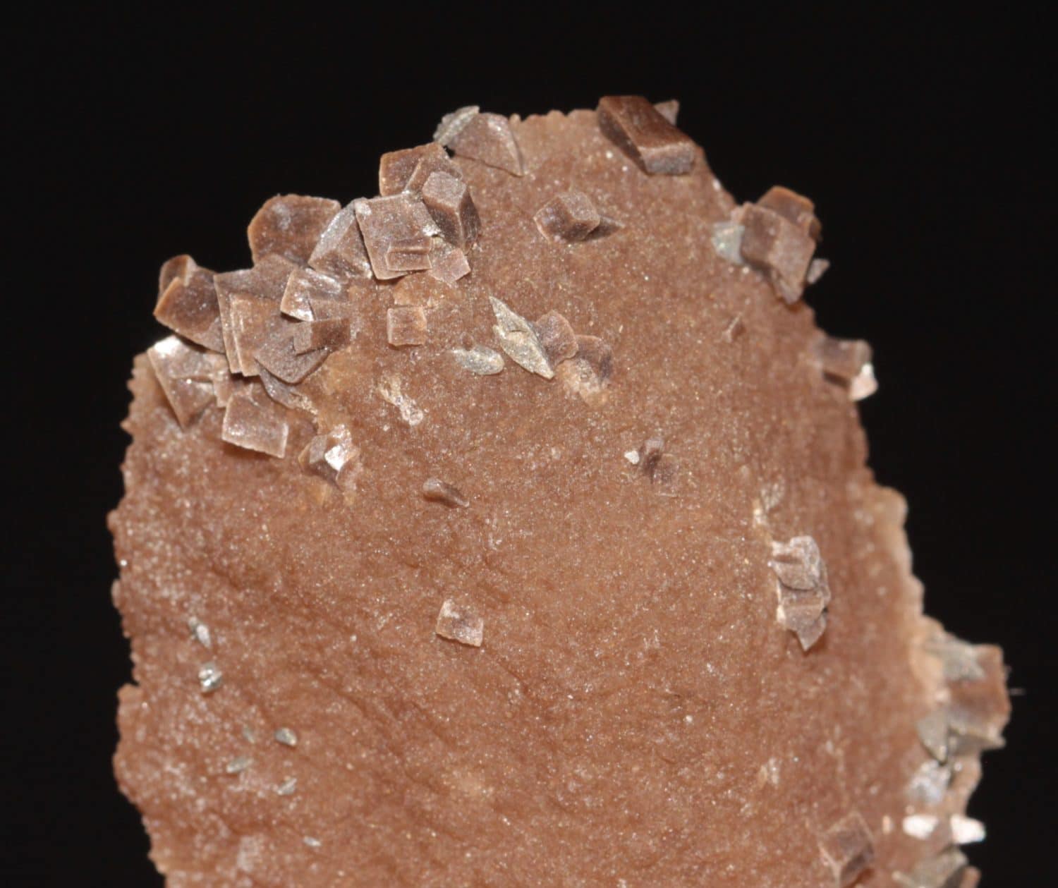 Quartz avec chlorite recouvert d'adulaire brun provenant de la Lauzière en Maurienne, Savoie