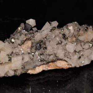 Bournonite sur quartz, dolomite et pyrite, Saint Pierre de Mésage, Isère