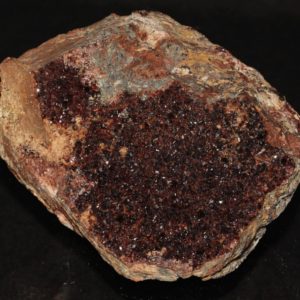 Grenat hessonite et vesuvianite, Val d'Ala, Piémont, Italie.