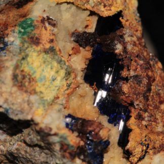 Cristaux brillant d'azurite du Mas-Dieu dans le Gard.