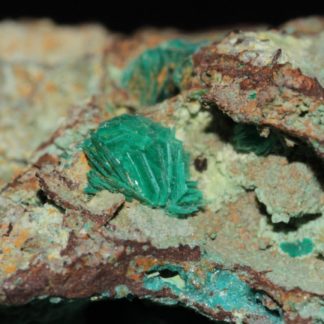 Chalcophyllite et chrysocolle, mine de Salsigne, Aude.
