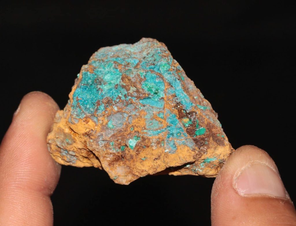 Chalcophyllite et chrysocolle, Mine de Salsigne, Aude.