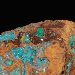 Chalcophyllite et chrysocolle, Mine de Salsigne, Aude.