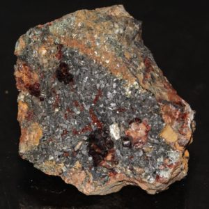 Grenat hessonite et cristaux de clinochlore, Val d'Ala, Italie.