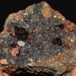 Grenat hessonite et cristaux de clinochlore, Val d'Ala, Italie