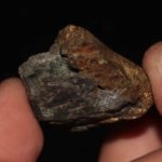 Ludlamite sur cristal de pyrite, mine de Salsigne, Aude.