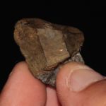 Ludlamite sur cristal de pyrite, mine de Salsigne, Aude.