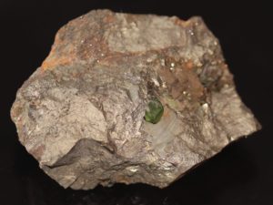 Ludlamite et pyrite, mine de Salsigne, Aude.